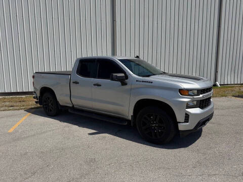 2021-chevrolet-silverado-2525201500-custom_1_